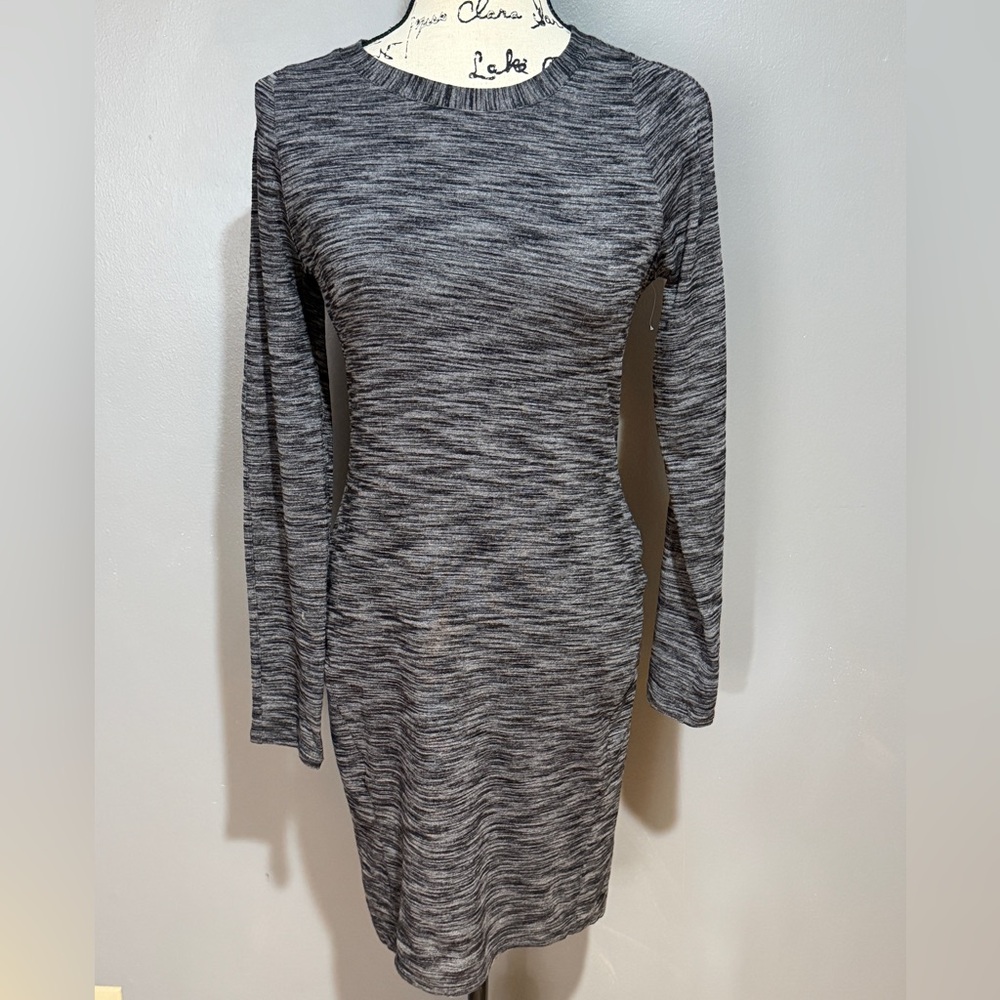 LULULEMON CHARCOAL LONG SLEEVE FITTED DRESS SIZE 6